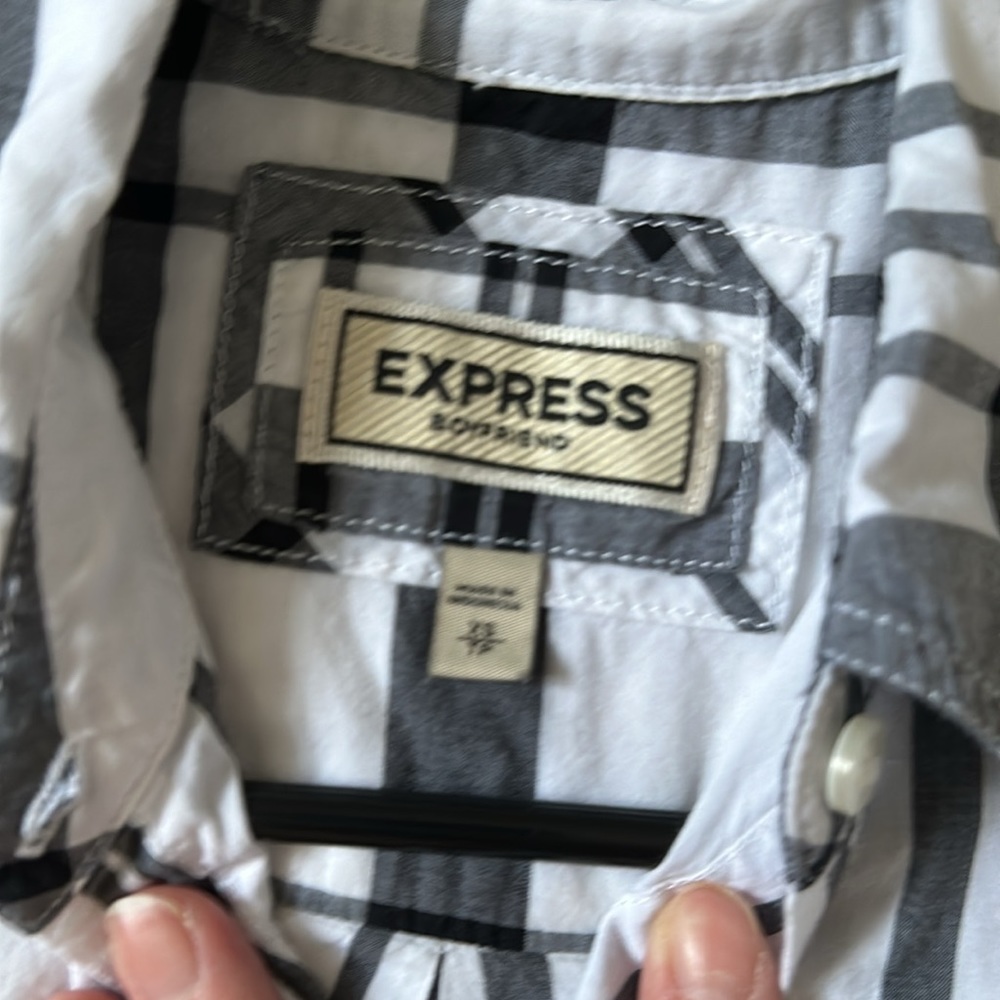 Express• plaid button down - Picture 2 of 6